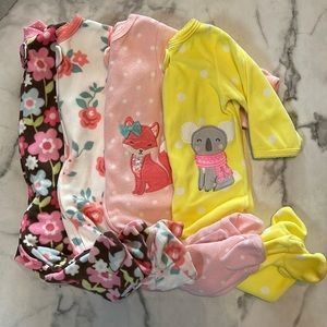 Lot of 4 Carter’s fleece pajamas, size 3 months